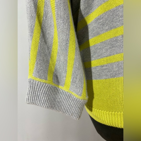 Chic V-Neck Striped Sweater - Gray and Yellow - Picture 4 of 8